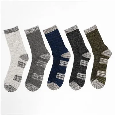 Kuartal Kaus Kaki Atletik Kru Pria