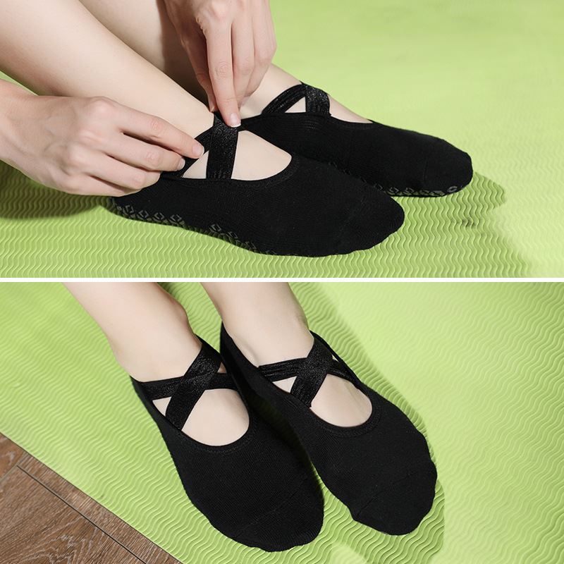 Peran kaus kaki yoga